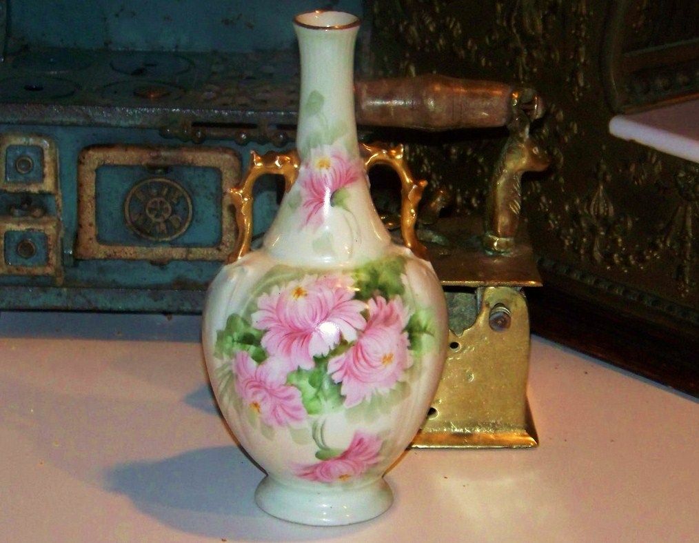 Attractive Vintage GDA France 1900's Hand Painted "Pink Mums" 8-3/4" Vase Attractive Vintage GDA France 1900's Hand Painted "Pink Mums" 8-3/4" Vase