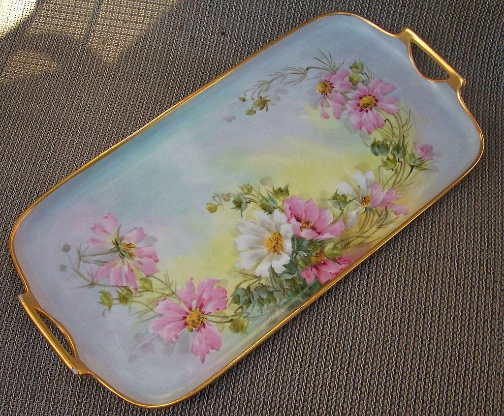 Beautiful Vintage Czechoslovakia 1900 Hand Painted "Wild Daisy" 15-5/8" Tray by the Artist "Sherratt's" Beautiful Vintage Czechoslovakia 1900 Hand Painted "Wild Daisy" 15-5/8" Tray by the Artist "Sherratt's"