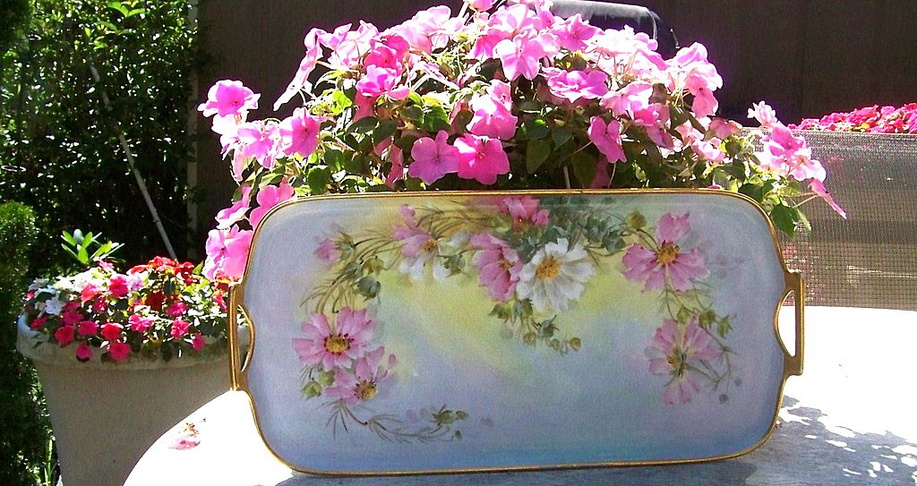 Beautiful Vintage Czechoslovakia 1900 Hand Painted "Wild Daisy" 15-5/8" Tray by the Artist "Sherratt's" Beautiful Vintage Czechoslovakia 1900 Hand Painted "Wild Daisy" 15-5/8" Tray by the Artist "Sherratt's"