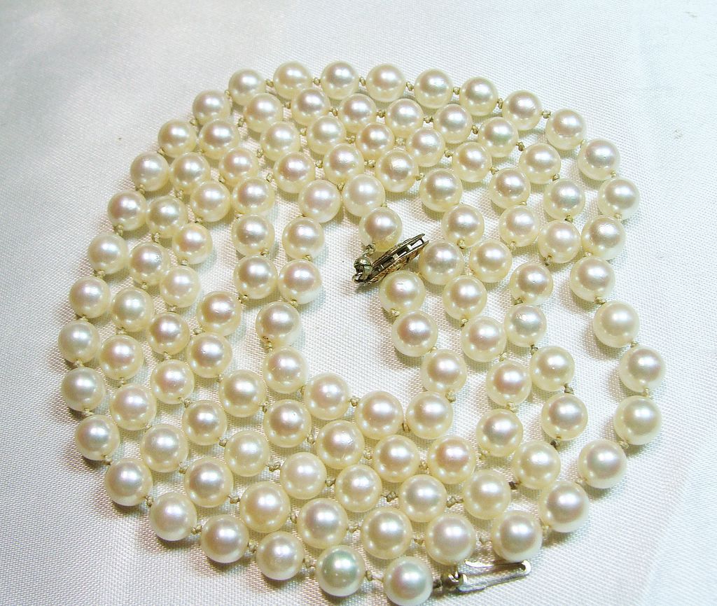 32 Inch Strand Of Salt Water Cultured Pearls 32 Inch Strand Of Salt Water Cultured Pearls