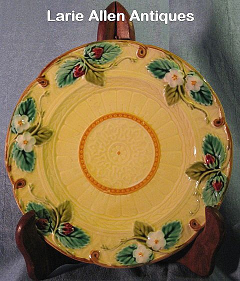 Sarreguemines French Majolica Strawberry Plate Unusual Butter Color Sarreguemines French Majolica Strawberry Plate Unusual Butter Color