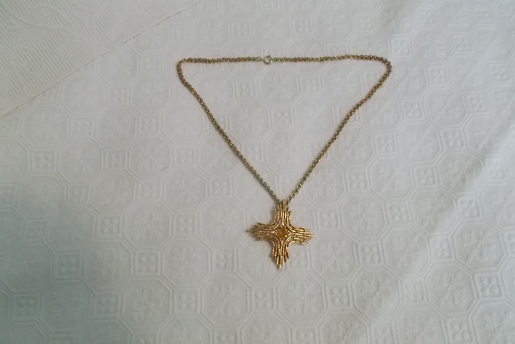 Sarah Coventry Goldtone w/ Amber Colored Pendant! Sarah Coventry Goldtone w/ Amber Colored Pendant!