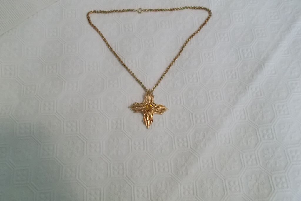 Sarah Coventry Goldtone w/ Amber Colored Pendant! Sarah Coventry Goldtone w/ Amber Colored Pendant!