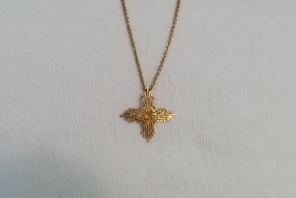 Sarah Coventry Goldtone w/ Amber Colored Pendant! Sarah Coventry Goldtone w/ Amber Colored Pendant!