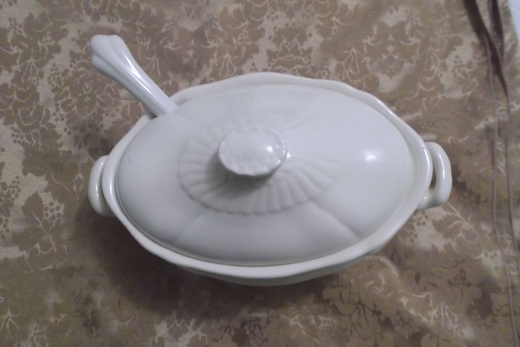 White Soup Tureen w/ Ladle White Soup Tureen w/ Ladle