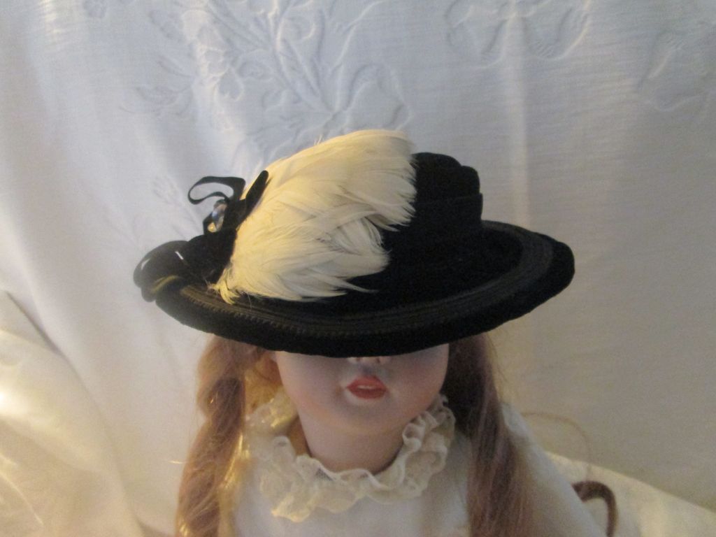 Vintage Doll Hat Hand Sewn Velvet~ Victorian Style ~ Elegant! Vintage Doll Hat Hand Sewn Velvet~ Victorian Style ~ Elegant!
