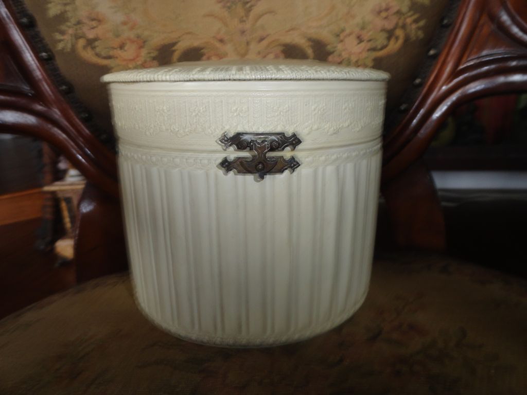 Celluloid Victorian Collars and Cuffs Box Circa 1880 Celluloid Victorian Collars and Cuffs Box Circa 1880