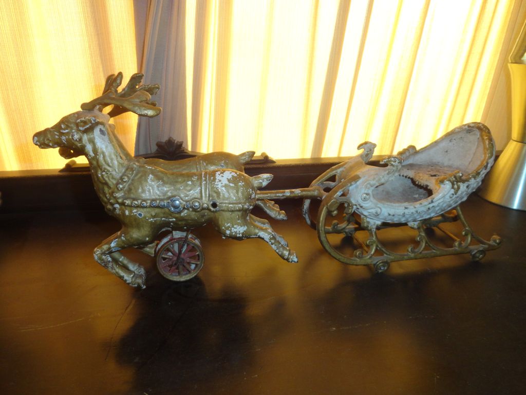 Hubley Cast Iron Sleigh With Reindeer - Circa 1900 Hubley Cast Iron Sleigh With Reindeer - Circa 1900