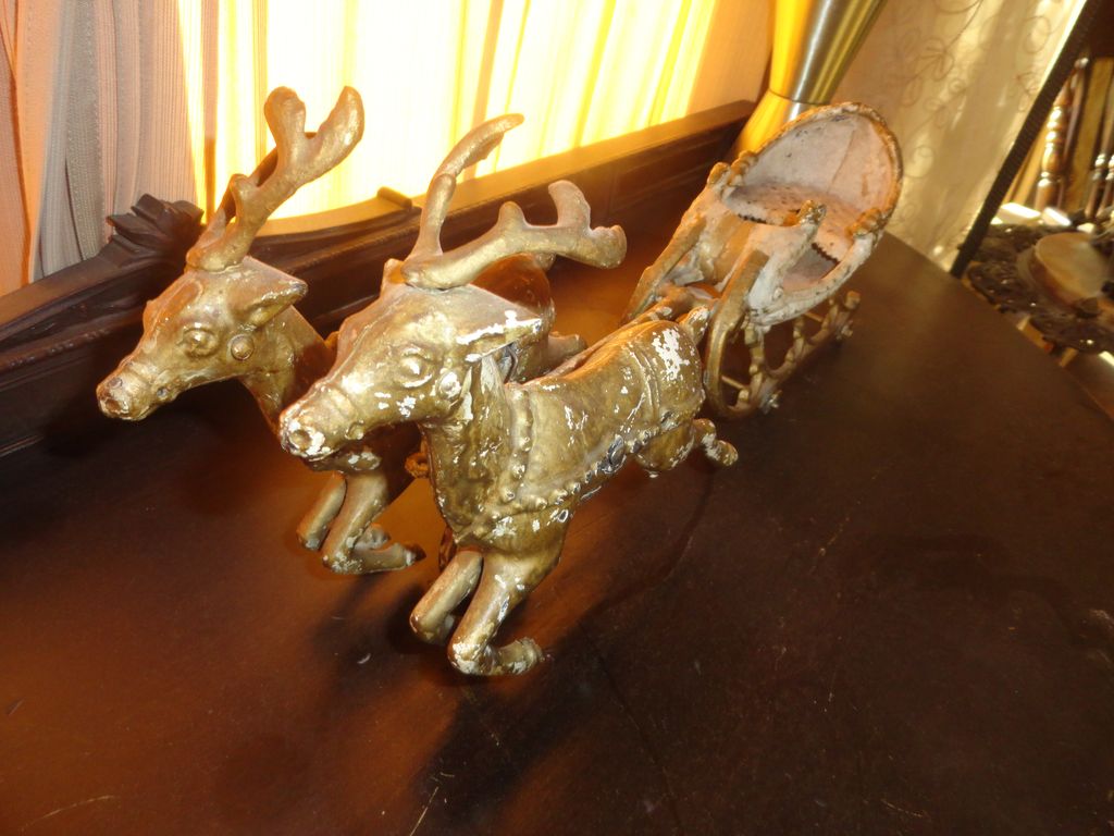 Hubley Cast Iron Sleigh With Reindeer - Circa 1900 Hubley Cast Iron Sleigh With Reindeer - Circa 1900
