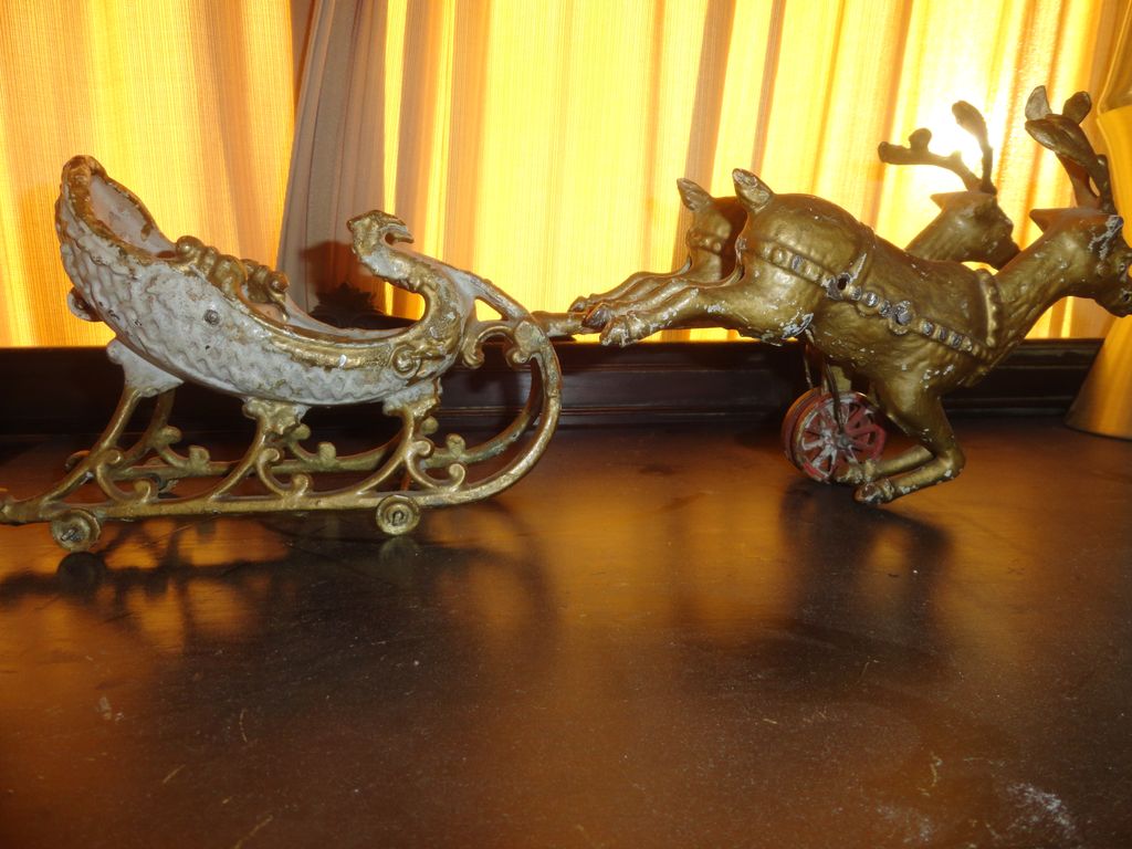 Hubley Cast Iron Sleigh With Reindeer - Circa 1900 Hubley Cast Iron Sleigh With Reindeer - Circa 1900