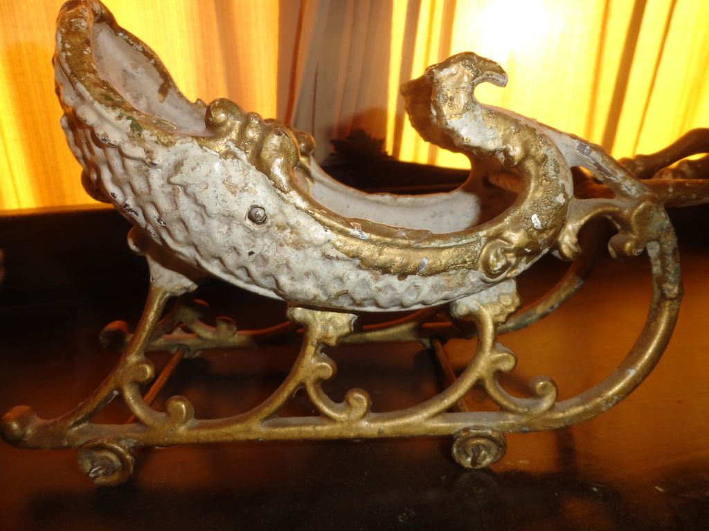 Hubley Cast Iron Sleigh With Reindeer - Circa 1900 Hubley Cast Iron Sleigh With Reindeer - Circa 1900