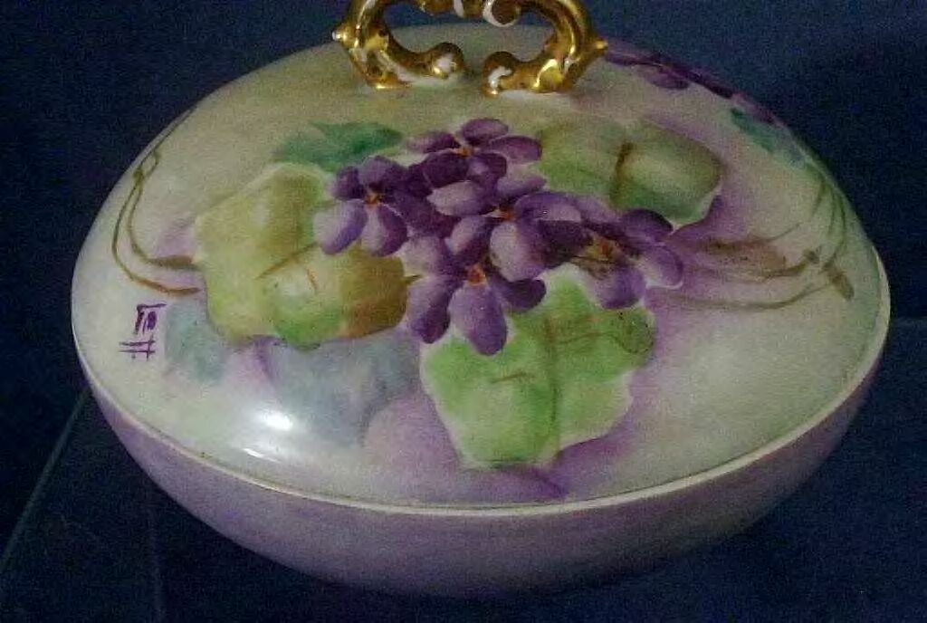 Antique (Circa 1900) Limoge-France Powder~Dresser Jar ~ William Guerin Antique (Circa 1900) Limoge-France Powder~Dresser Jar ~ William Guerin