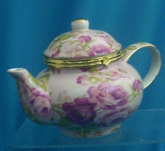 Figural Teapot-Shaped Porcelain Teabag Holder with Roses Figural Teapot-Shaped Porcelain Teabag Holder with Roses