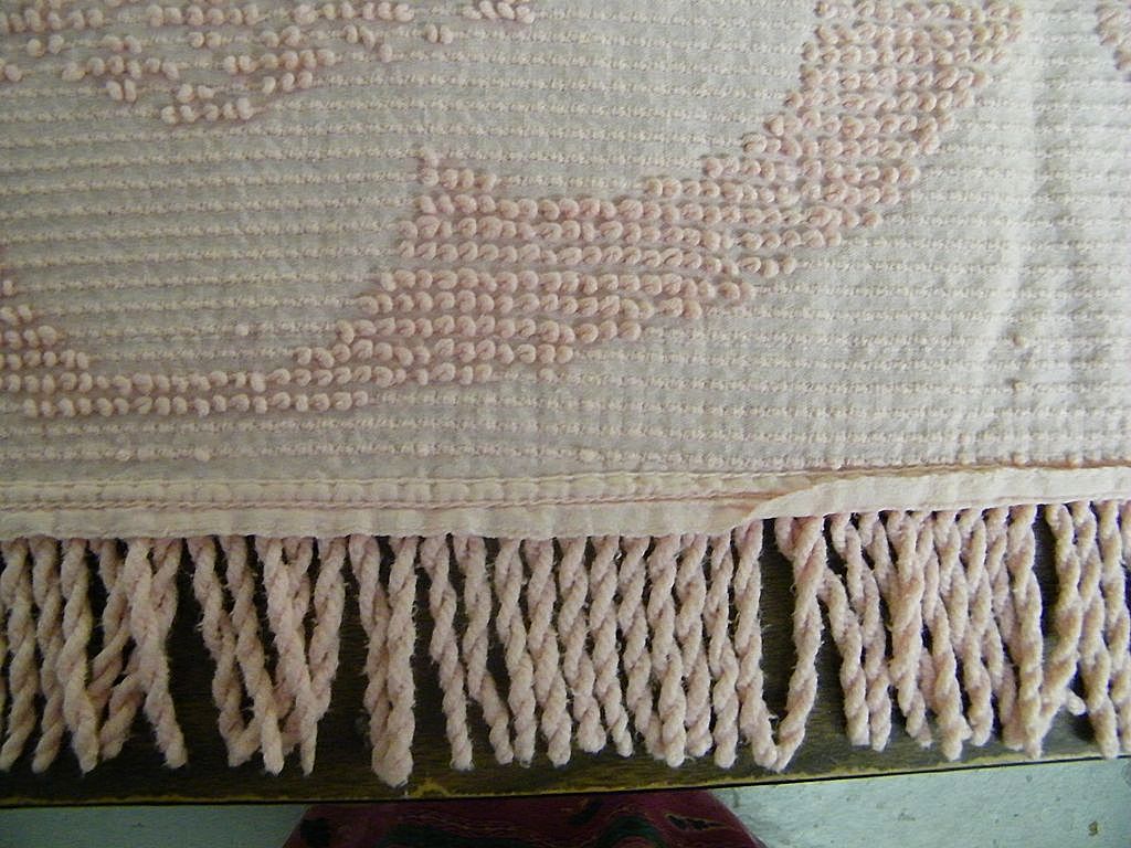 Full Size Bright Pastel Pink Chenille Bedspread with Fringe..Excellent Vintage Condition! Full Size Bright Pastel Pink Chenille Bedspread with Fringe..Excellent Vintage Condition!