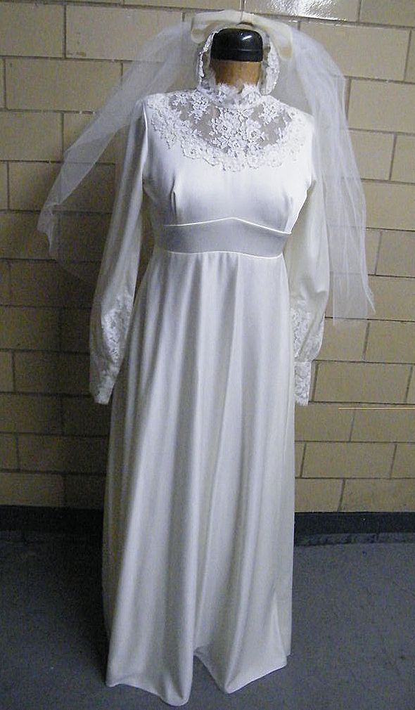 Vintage 1960's Bridal Veil & Headpiece..Cream Juliet Cap Of Lace & Pearls With Organdy Bow & White Short Veil Vintage 1960's Bridal Veil & Headpiece..Cream Juliet Cap Of Lace & Pearls With Organdy Bow & White Short Veil