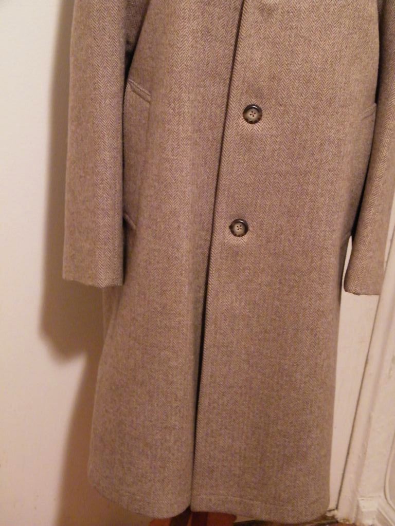 DESIGNER...John Weitz...Camel / White Wool Herringbone Winter Outer Coat..Mens..Size 44R..Excellent Condition DESIGNER...John Weitz...Camel / White Wool Herringbone Winter Outer Coat..Mens..Size 44R..Excellent Condition