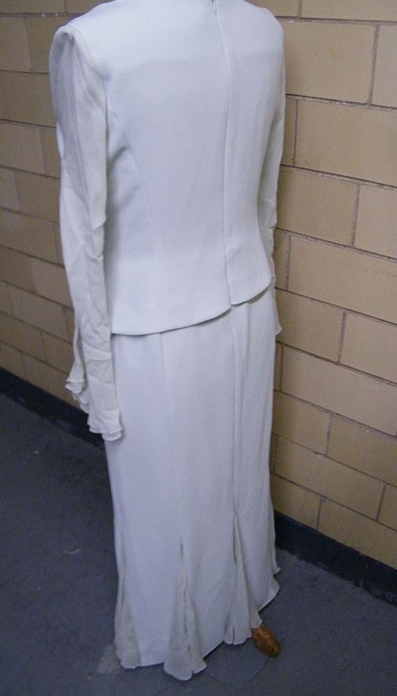Junnie Leigh..Long Pale Celery Green Long Chiffon Dress / Gown ..Long Sleeves..Inverted Pleats..USA Junnie Leigh..Long Pale Celery Green Long Chiffon Dress / Gown ..Long Sleeves..Inverted Pleats..USA