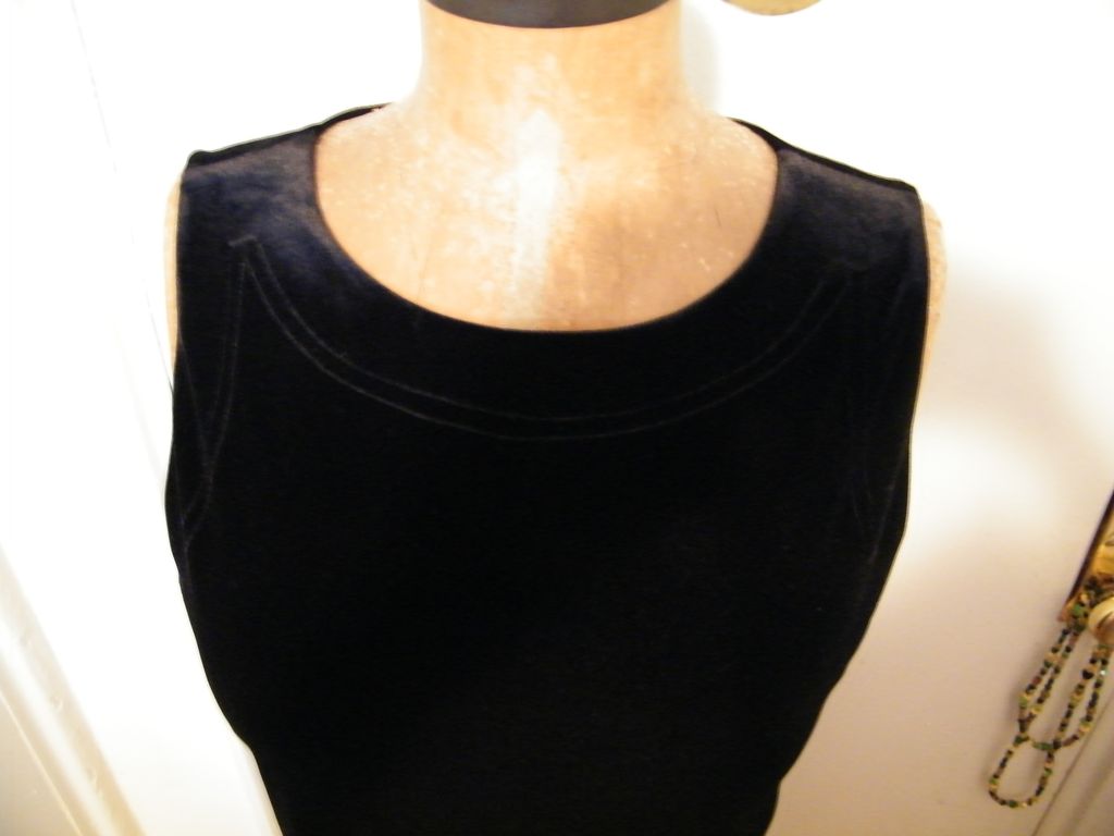 Designer Dress..Victor Costa Occasion..Black Velvet Straight Dress..Size M..Excellent Condition Designer Dress..Victor Costa Occasion..Black Velvet Straight Dress..Size M..Excellent Condition