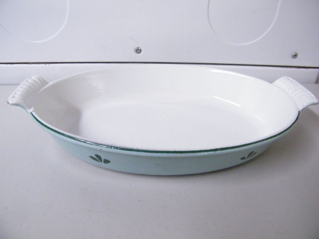 Green Tulip DRU Au Gratin Dish..Cast Iron..Holland..Very Good Condition! Green Tulip DRU Au Gratin Dish..Cast Iron..Holland..Very Good Condition!