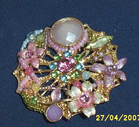 Item ID: FLORAL COLLAGE PIN-2163 In Shop's Backroom Item ID: FLORAL COLLAGE PIN-2163 In Shop's Backroom
