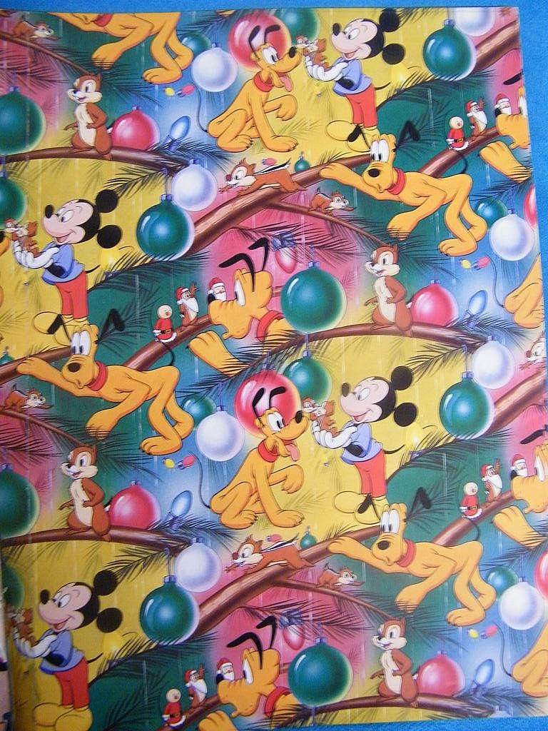 Disney Giftwrap Book...A Disney Christmas..6 Designs..12 Sheets..Never Used Disney Giftwrap Book...A Disney Christmas..6 Designs..12 Sheets..Never Used