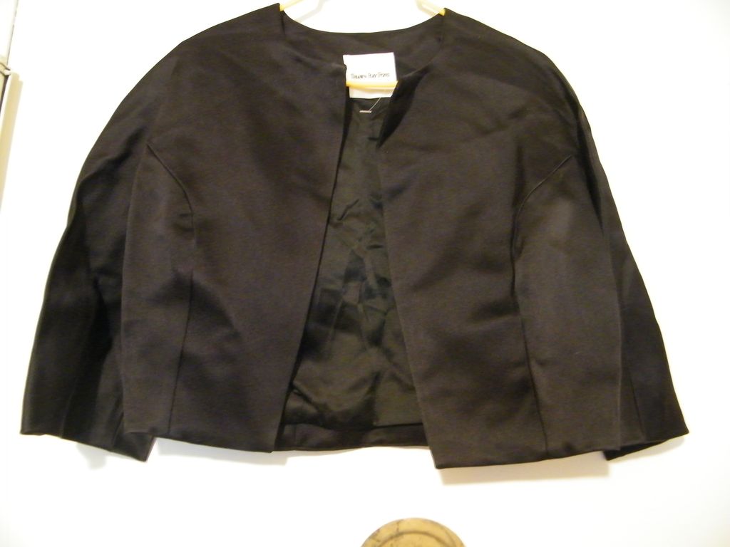 Designer..Cropped Jacket..Silk Satin..Black..Silk Lined..Shawn Ray Fons.. Designer..Cropped Jacket..Silk Satin..Black..Silk Lined..Shawn Ray Fons..