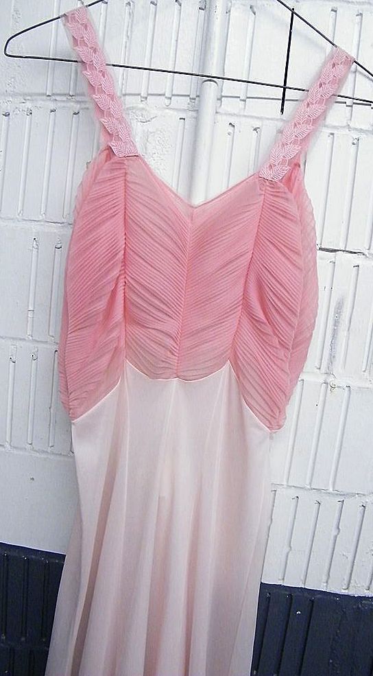 1960'S Peach Nightgown By Rogers..Accordion Pleated Bodice..Size 34..Excellent Condition 1960'S Peach Nightgown By Rogers..Accordion Pleated Bodice..Size 34..Excellent Condition
