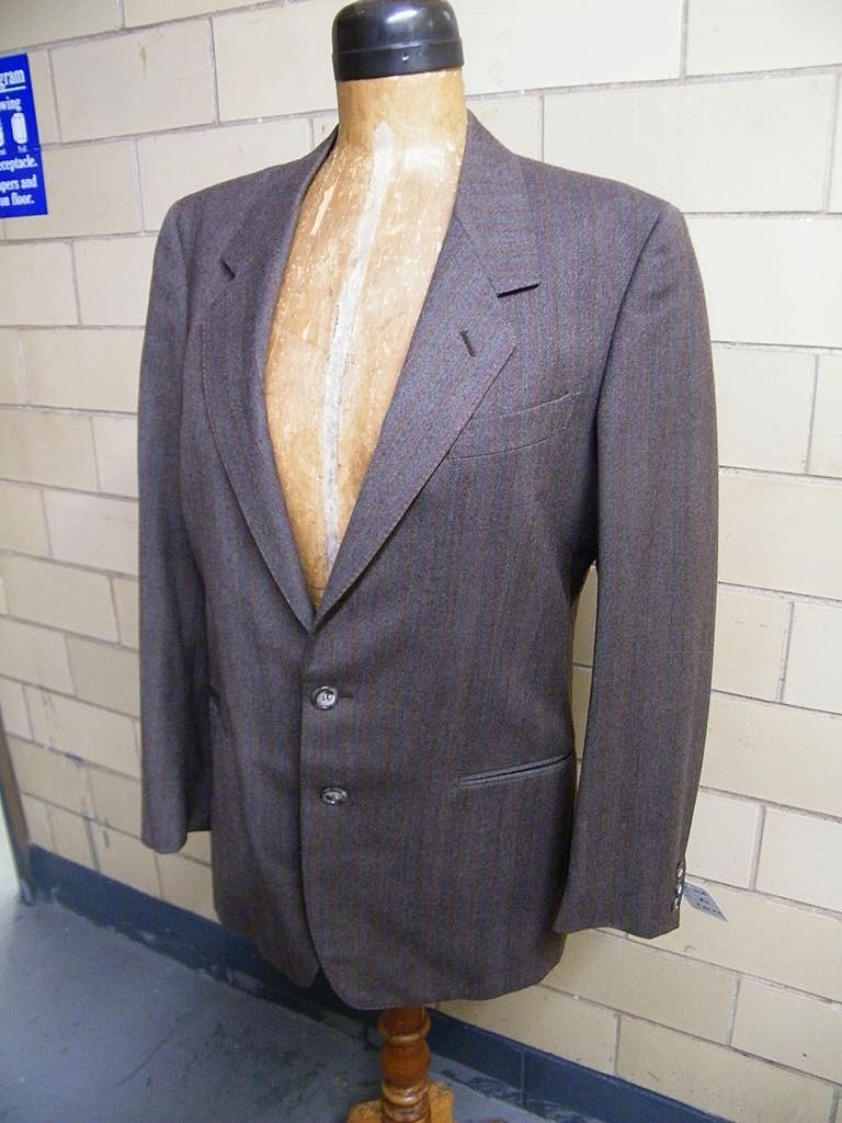 Vintage G GUCCI 2 Piece Suit..Brown / White Twill..Made In Italy..Size 42..Excellent Condition Vintage G GUCCI 2 Piece Suit..Brown / White Twill..Made In Italy..Size 42..Excellent Condition