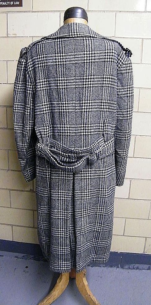 1960's Men's DK Navy Glen Plaid Belted Coat & Deep Buttoned Kick Pleat..ALEXANDER'S Dept. Store..Size 44-R 1960's Men's DK Navy Glen Plaid Belted Coat & Deep Buttoned Kick Pleat..ALEXANDER'S Dept. Store..Size 44-R