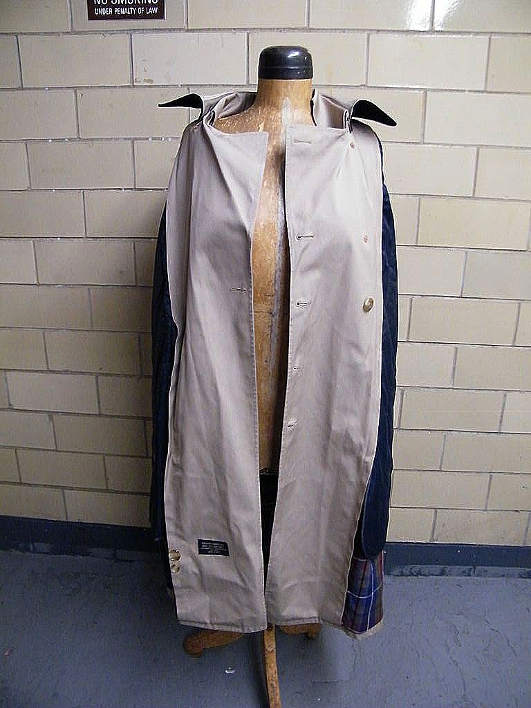 AMERICAN AIRLINES Women's All Weather Trench Coat..Zip-Out Lining..Thinsulate AMERICAN AIRLINES Women's All Weather Trench Coat..Zip-Out Lining..Thinsulate