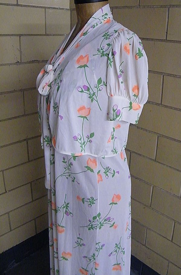 Vintage ...Long Nylon Printed Nightgown & Bolero Jacket Set..Peach & Lavender Tulips / Wht Ground By Berkleigh Juniors Size 11...Excellent Condition! Vintage ...Long Nylon Printed Nightgown & Bolero Jacket Set..Peach & Lavender Tulips / Wht Ground By Berkleigh Juniors Size 11...Excellent Condition!