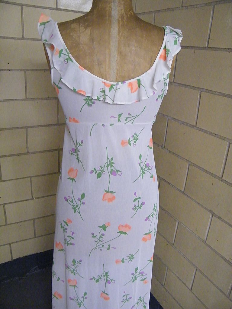 Vintage ...Long Nylon Printed Nightgown & Bolero Jacket Set..Peach & Lavender Tulips / Wht Ground By Berkleigh Juniors Size 11...Excellent Condition! Vintage ...Long Nylon Printed Nightgown & Bolero Jacket Set..Peach & Lavender Tulips / Wht Ground By Berkleigh Juniors Size 11...Excellent Condition!