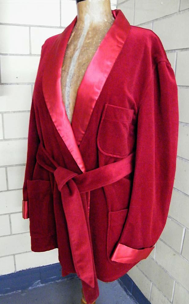 Vintage Men's Lounging Robe / Smoking Jacket..Shawl Collar & Belt..Wine..Excellent Condition! Vintage Men's Lounging Robe / Smoking Jacket..Shawl Collar & Belt..Wine..Excellent Condition!