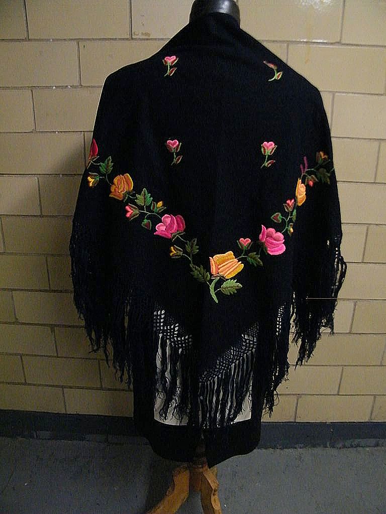 Vintage Hungarian Matyo Hand Embroidered Wool Shawl With Long Fringe..Excellent Condition! Vintage Hungarian Matyo Hand Embroidered Wool Shawl With Long Fringe..Excellent Condition!