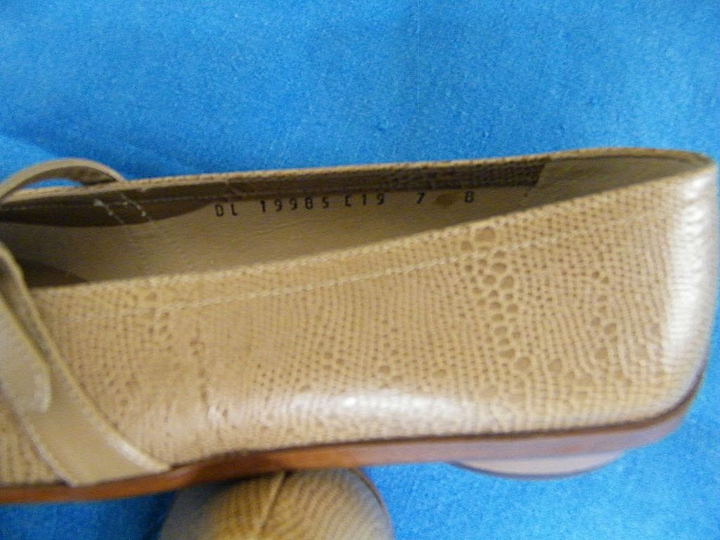 1970's Salvatore Ferragamo Beige Embossed Snakeskin Flats With Oval Heel..7-B..Mint 1970's Salvatore Ferragamo Beige Embossed Snakeskin Flats With Oval Heel..7-B..Mint