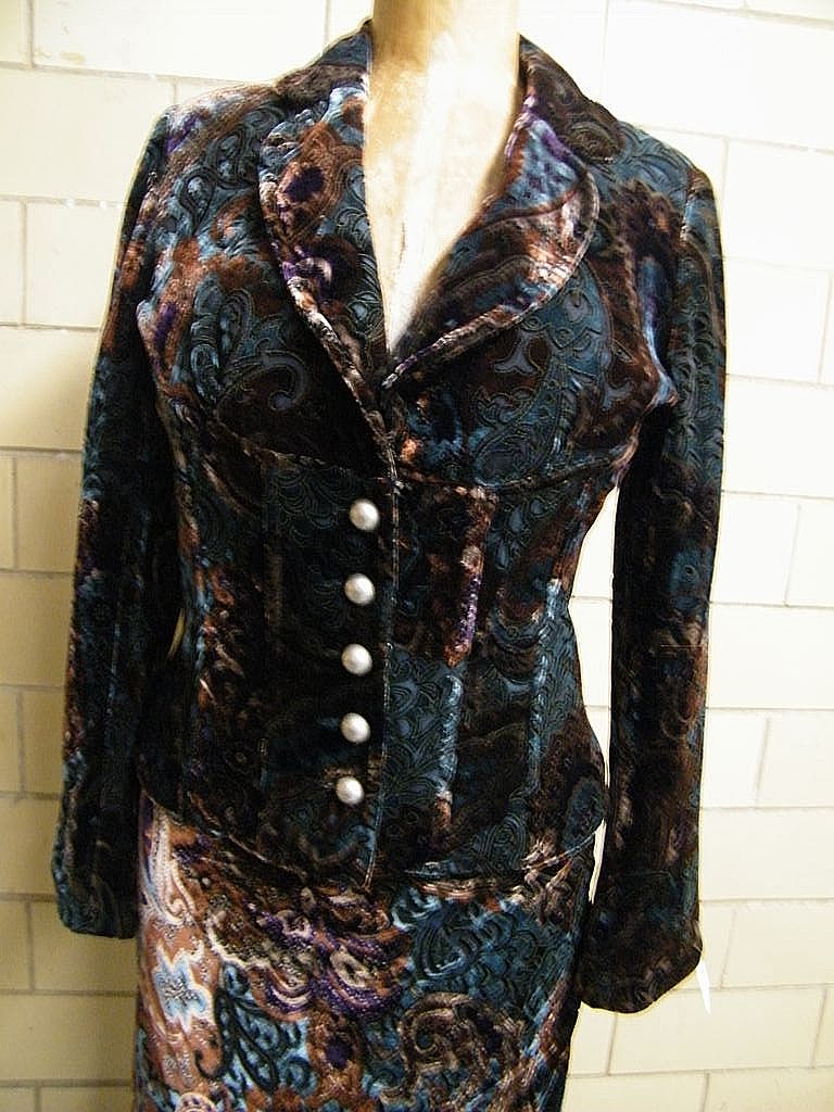 Designer Velvet Burn-Out Paisley Suit..Brown/ Teal / Black..BOSCA PARIS..Size Medium..NOS Designer Velvet Burn-Out Paisley Suit..Brown/ Teal / Black..BOSCA PARIS..Size Medium..NOS