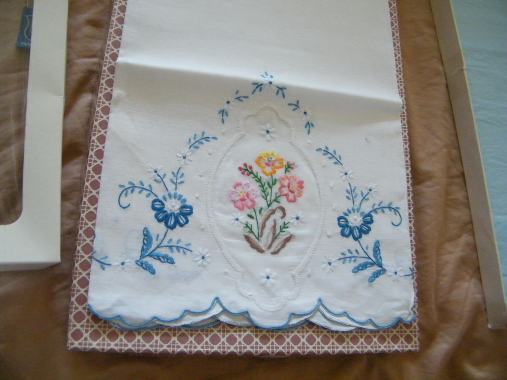 Vintage..Over-Sized Linen Guest Towel's...Embroidered..Italy..Purolino..New Condition..6 Available Vintage..Over-Sized Linen Guest Towel's...Embroidered..Italy..Purolino..New Condition..6 Available