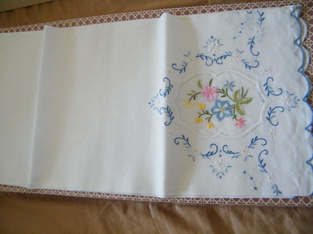 Vintage..Over-Sized Linen Guest Towel's...Embroidered..Italy..Purolino..New Condition..6 Available Vintage..Over-Sized Linen Guest Towel's...Embroidered..Italy..Purolino..New Condition..6 Available