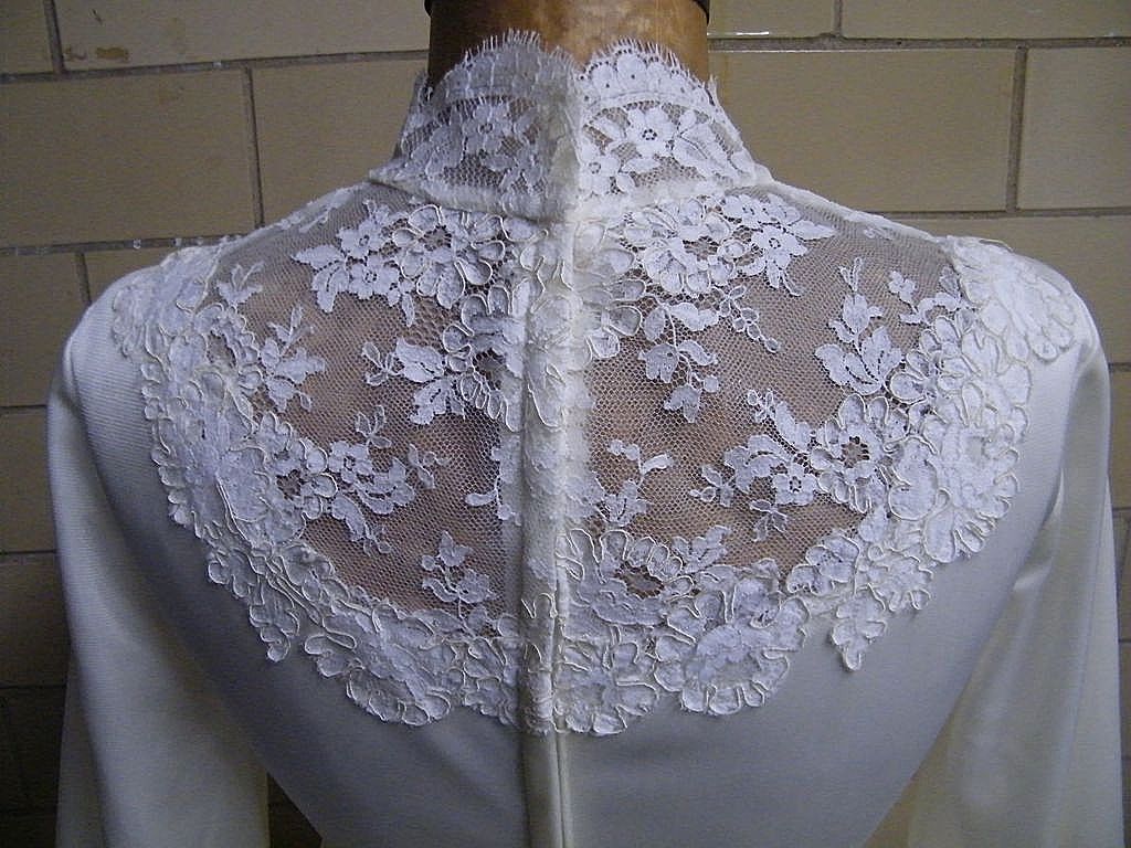 1950's-60's..Vintage Wedding Gown Of Tricot With Lace Accents.. Neck & Sleeves..Clean Condition 1950's-60's..Vintage Wedding Gown Of Tricot With Lace Accents.. Neck & Sleeves..Clean Condition
