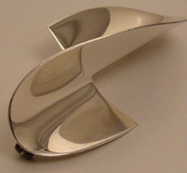 Mexican Sterling Silver Pin in Geometric Design Mexican Sterling Silver Pin in Geometric Design