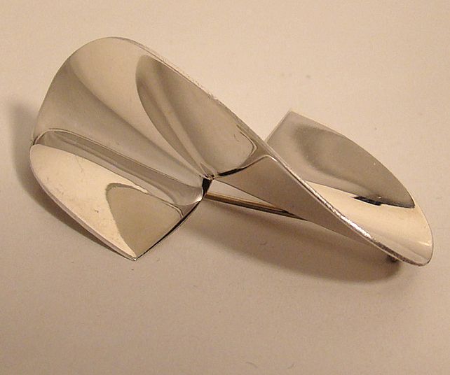 Mexican Sterling Silver Pin in Geometric Design Mexican Sterling Silver Pin in Geometric Design