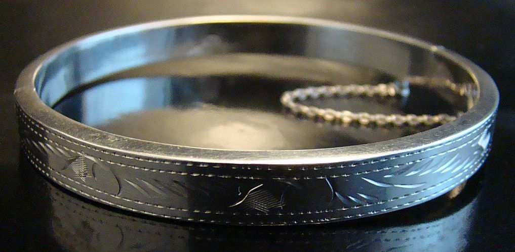 Vintage Sterling Silver Bangle Bracelet with Decorative Engraving Vintage Sterling Silver Bangle Bracelet with Decorative Engraving