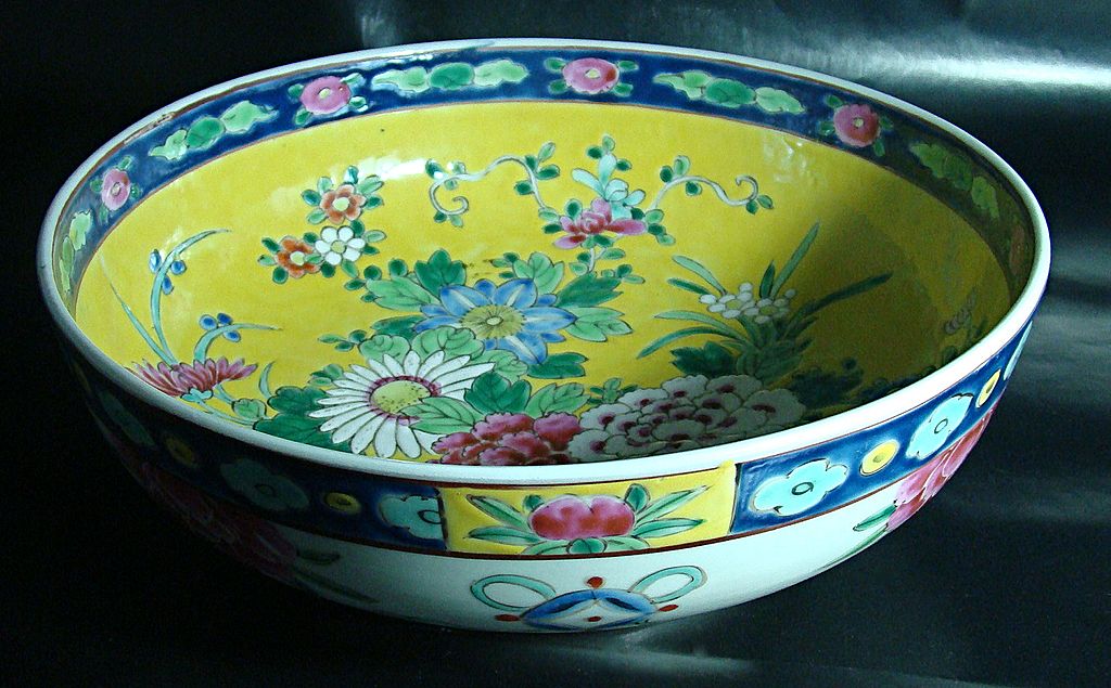 Japanese Bowl Styled After Chinese K'ang Hsi Period Porcelain – Circa: 1900 -1920 Japanese Bowl Styled After Chinese K'ang Hsi Period Porcelain – Circa: 1900 -1920