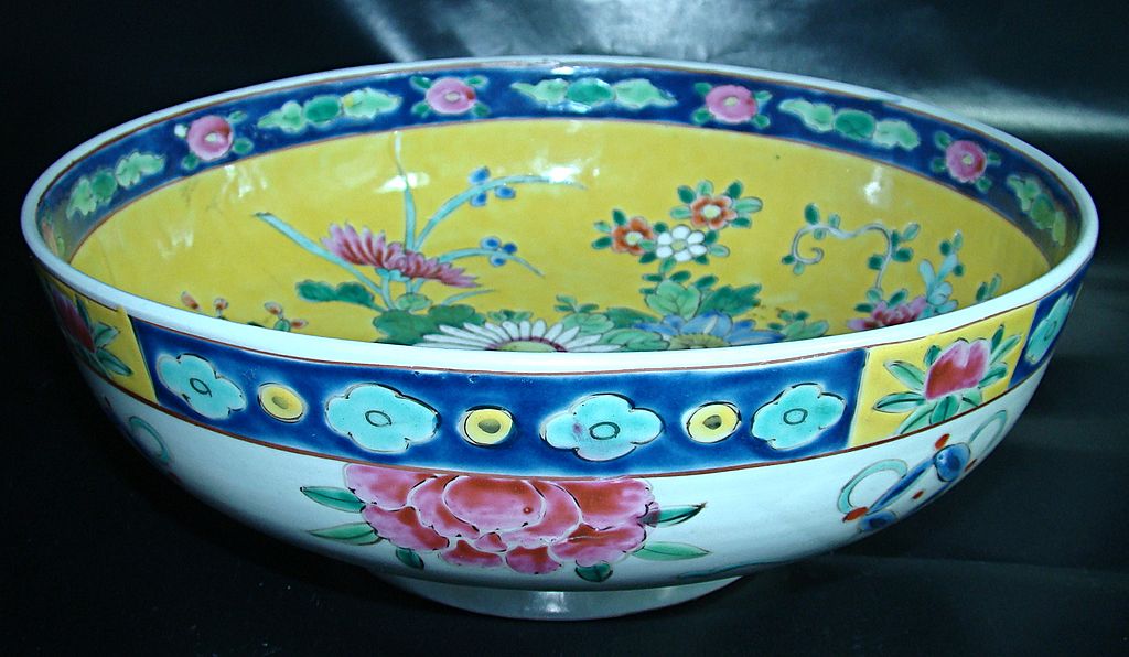 Japanese Bowl Styled After Chinese K'ang Hsi Period Porcelain – Circa: 1900 -1920 Japanese Bowl Styled After Chinese K'ang Hsi Period Porcelain – Circa: 1900 -1920