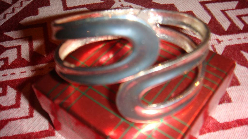 Like New Great Wrap Around Silvertone Cuff Bracelet Modernist Like New Great Wrap Around Silvertone Cuff Bracelet Modernist
