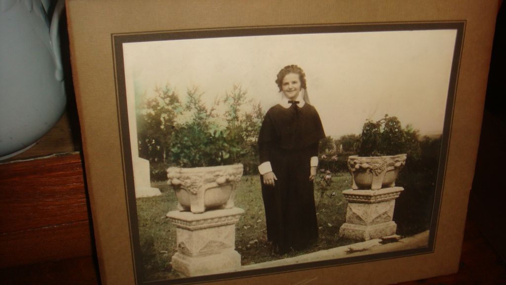 Wonderful Old Photograph of Young Woman in an Early Nun's Habit Louisville, KY Wonderful Old Photograph of Young Woman in an Early Nun's Habit Louisville, KY