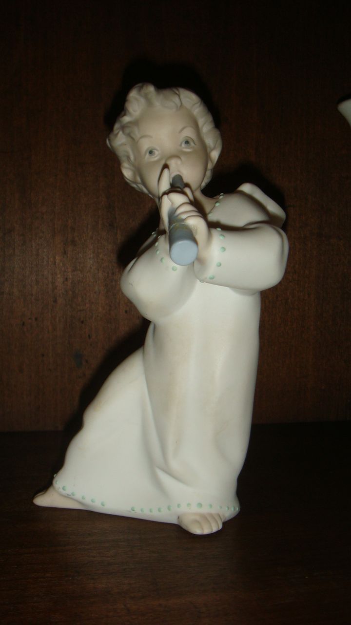 1970 Lladro Angel Playing Flute 3rd Mark With Bellflower Garcia Sculptor Spain 1970 Lladro Angel Playing Flute 3rd Mark With Bellflower Garcia Sculptor Spain