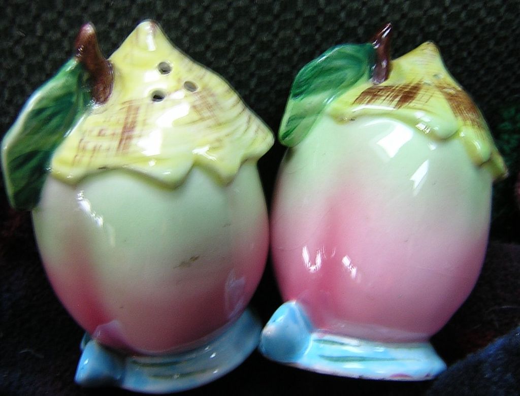 PY Vegetable Farmer Salt & Pepper Set PY Vegetable Farmer Salt & Pepper Set