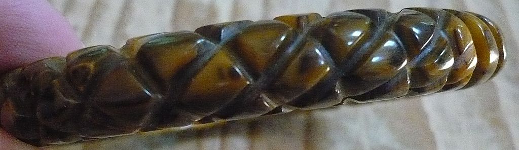 Deep Carved Tan Brown Bakelite Bracelet Deep Carved Tan Brown Bakelite Bracelet
