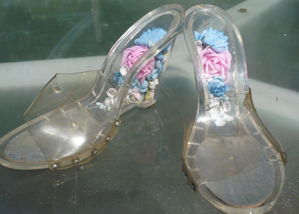 Vintage Lucite Shoes Flower Encased Heels Vintage Lucite Shoes Flower Encased Heels